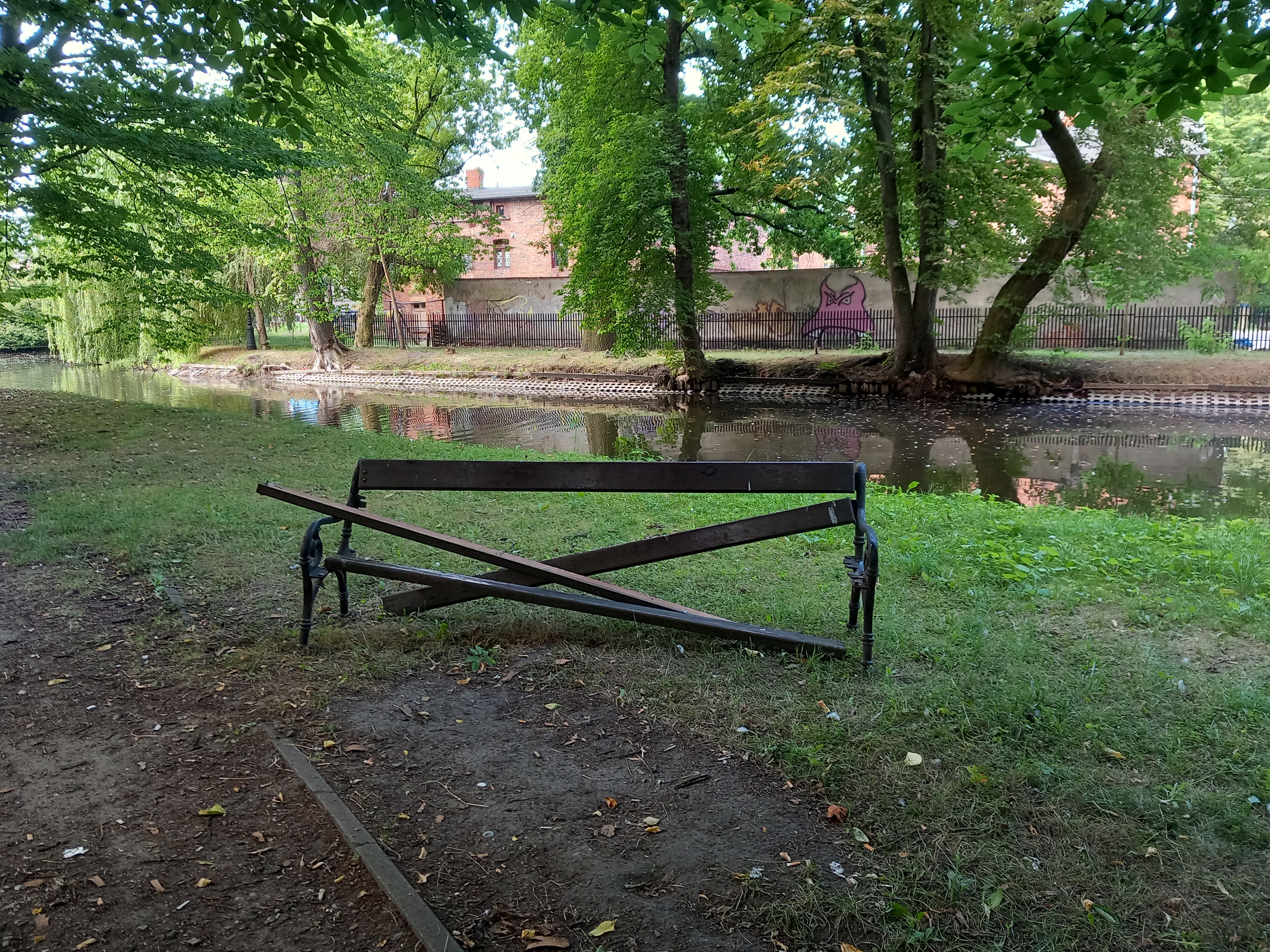 Ławka park Dittricha.jpg