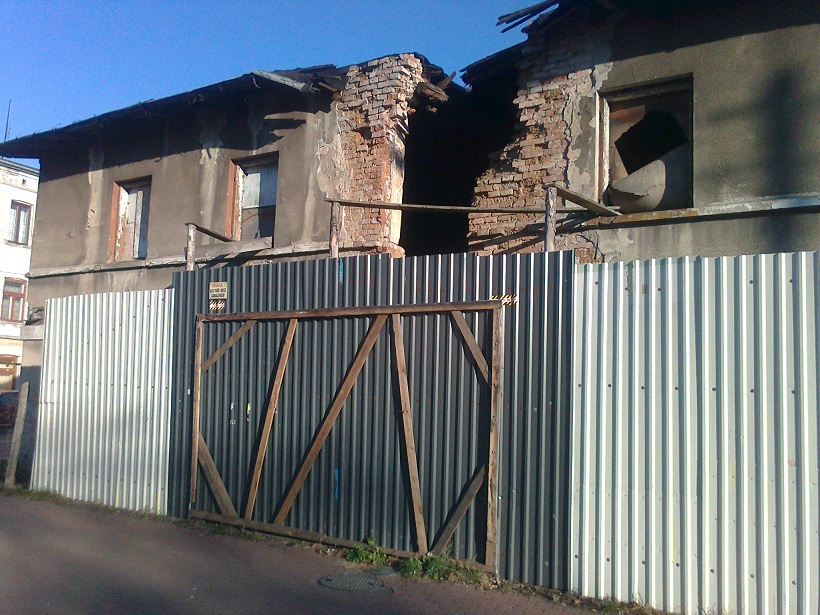 08 Żyrardów budynek do rozbórki zbliżenie.jpg