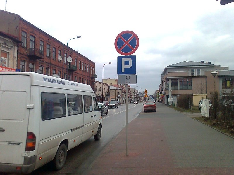 09 Ścieżka rowerowa przerobiona na parking.jpg