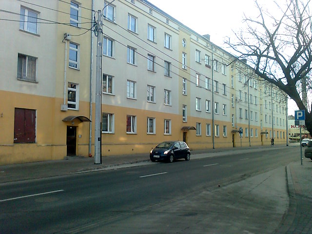 13 Żyrardów ulica - z przodu liceum.jpg