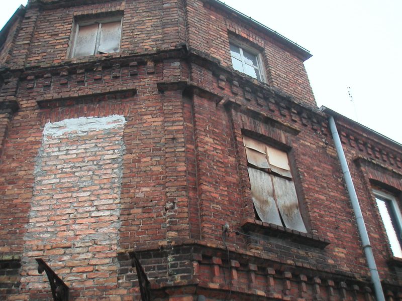 18 ceglany pustosan bez okien.jpg