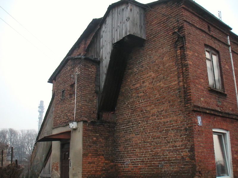 20 ceglany budynek zaniedbany.jpg
