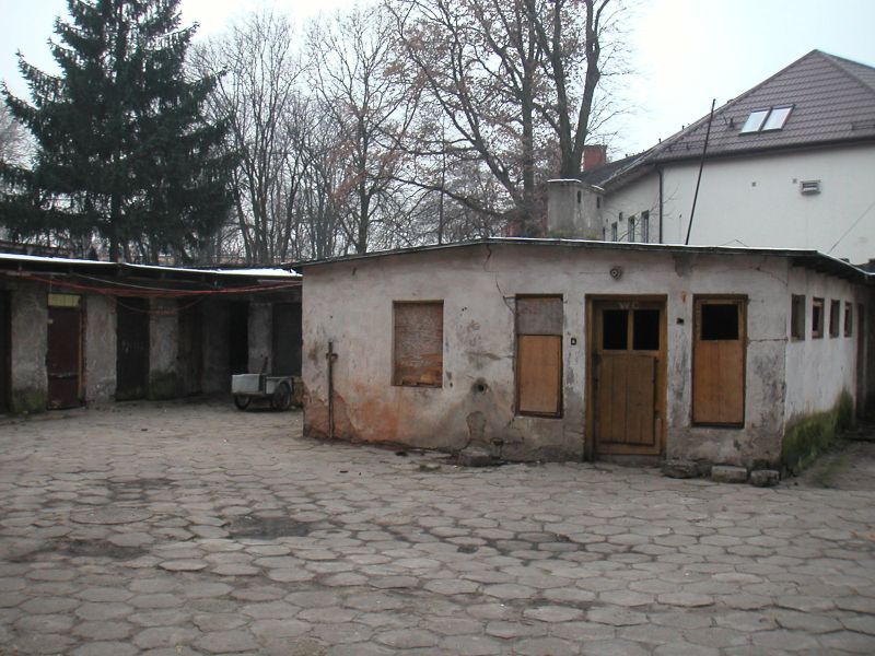 24 Żyrardowskie podwórko.jpg