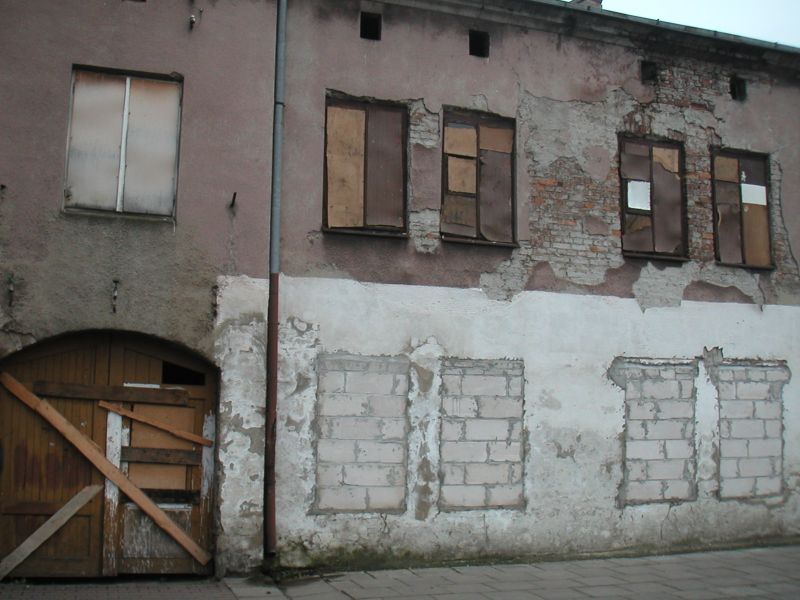 25 Żyrardów zamurowane okna.jpg