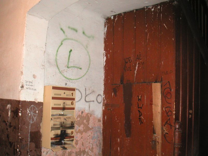 33 spalona skrzynka na listy.jpg