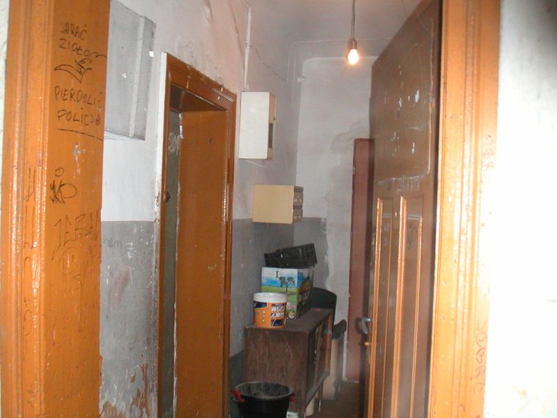 35 napisy na drzwiach.jpg