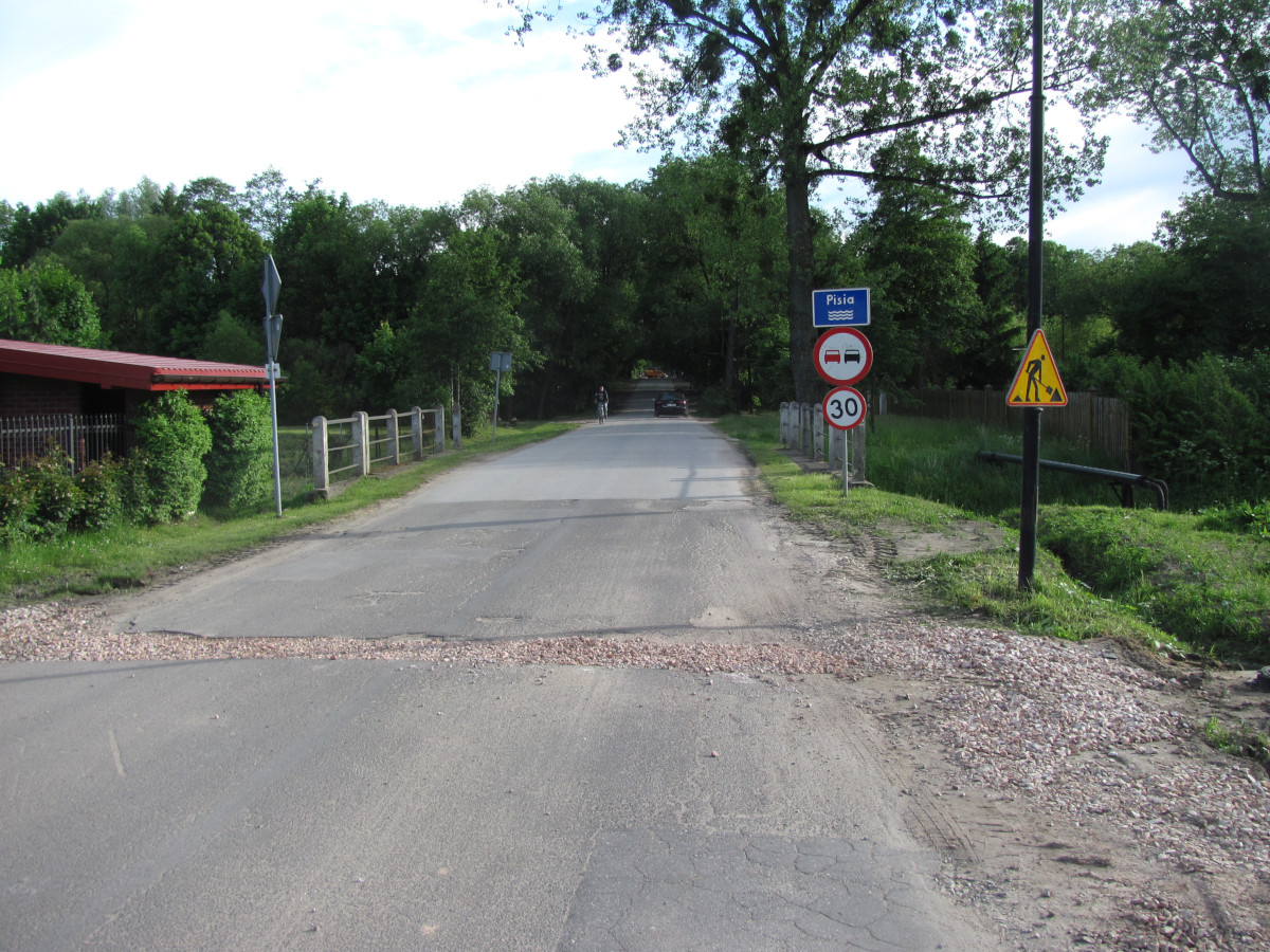 Wycieczka do Radziejowic - Przejeżdżamy rzekę Pisię.jpg