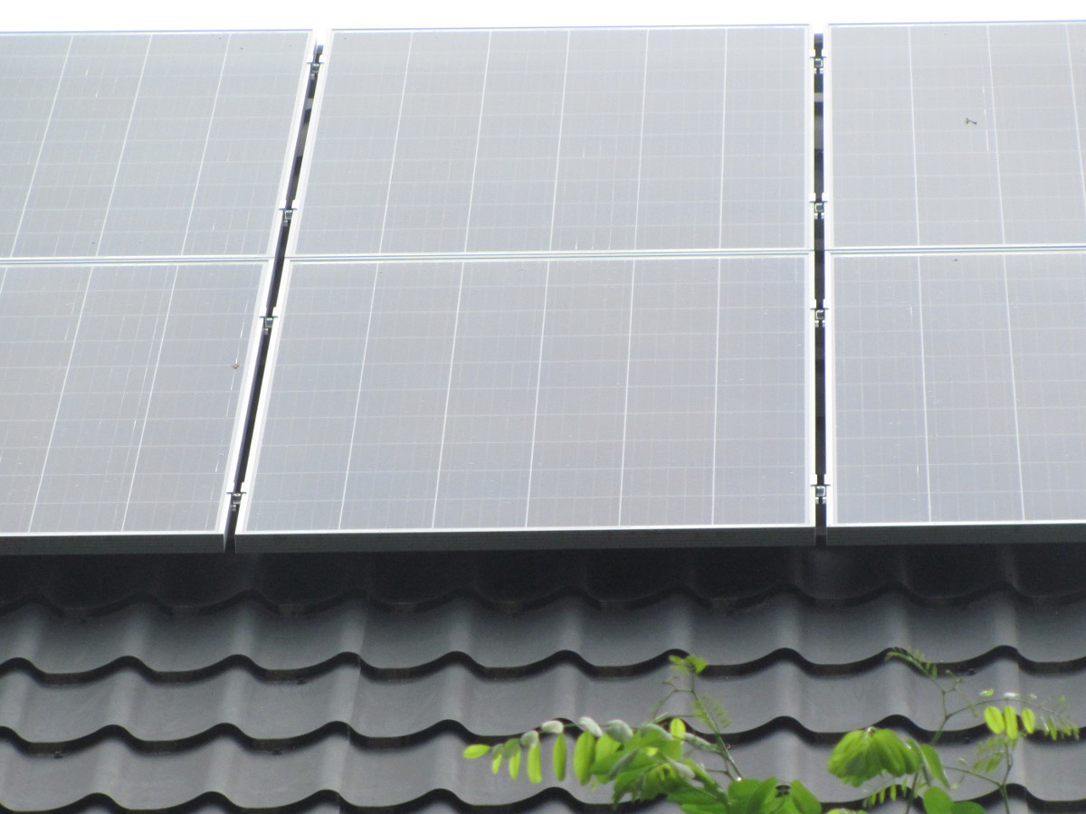 Panele słoneczne na dachu Żyrardów.jpg