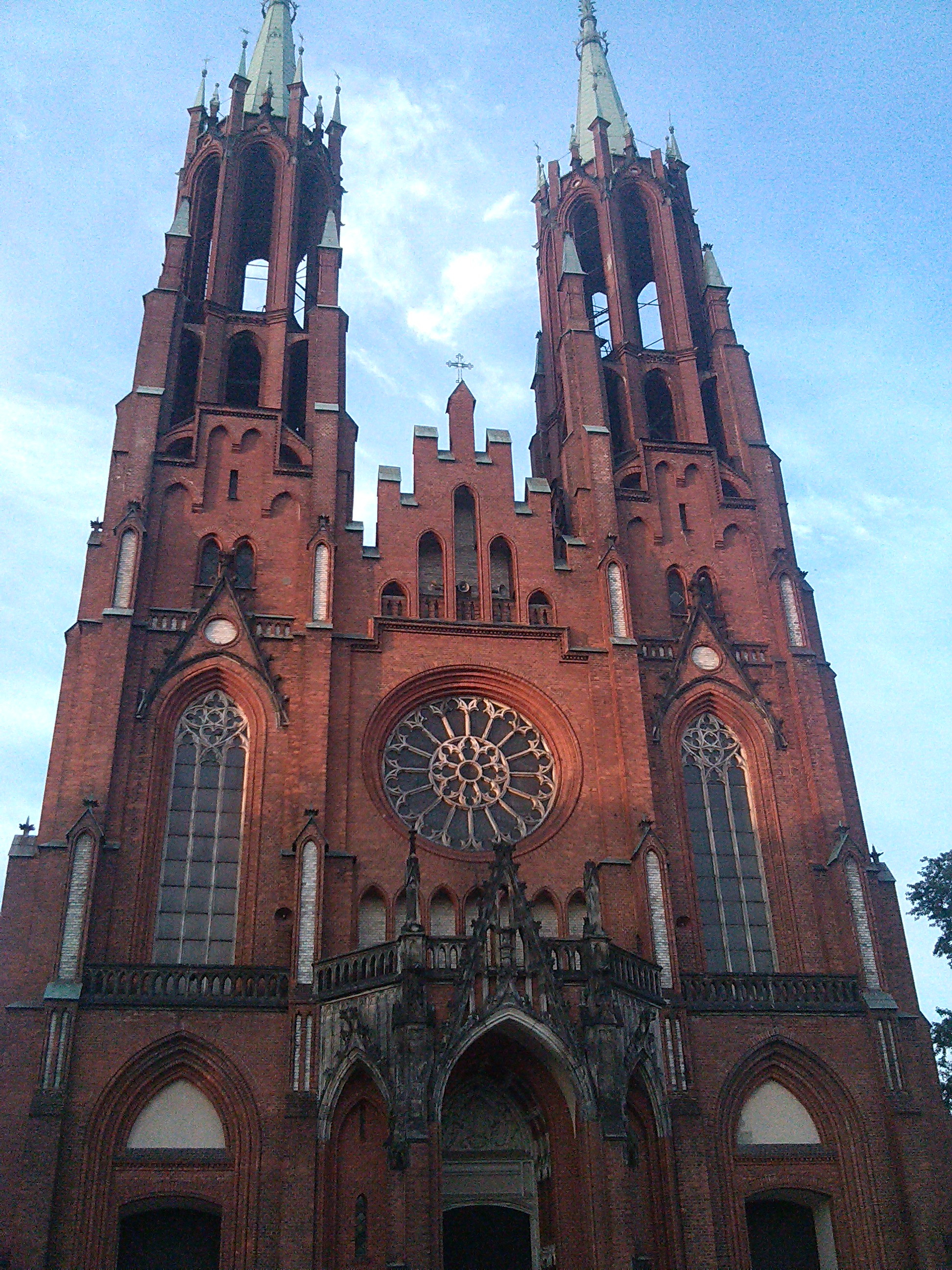 Koścół Matki Bożej Pocieszenia - fasada.jpg