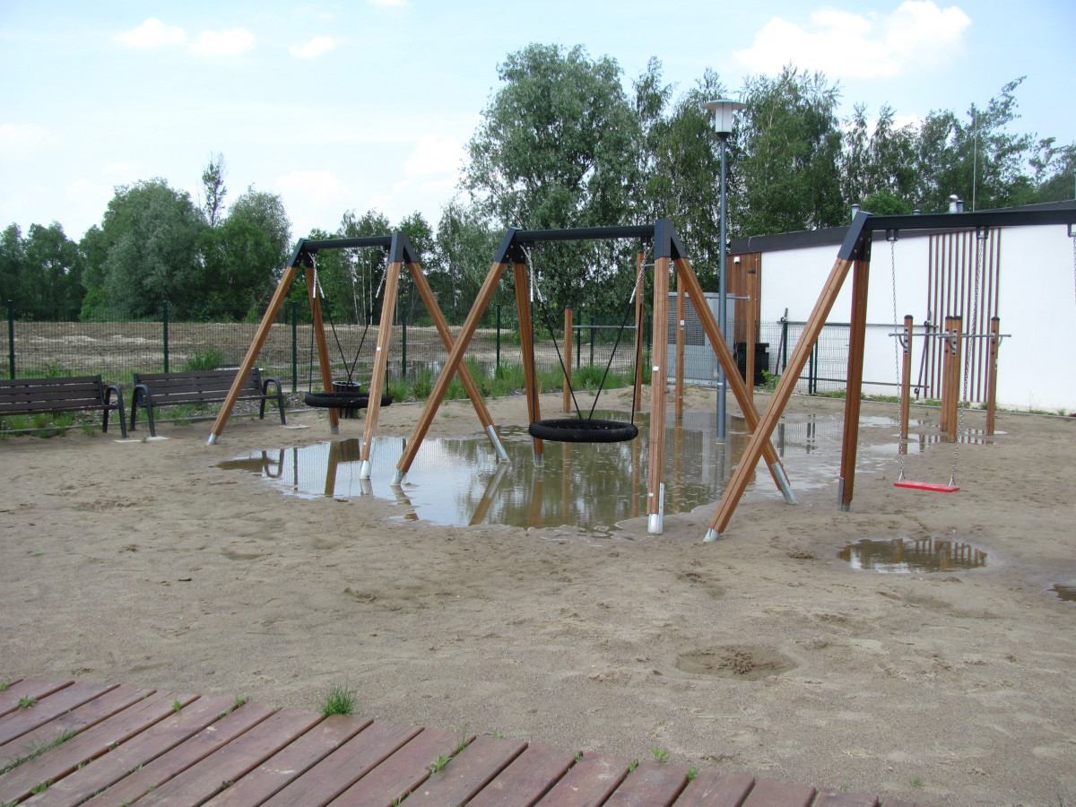Plac Zabaw nad zalewem po deszczu.jpg