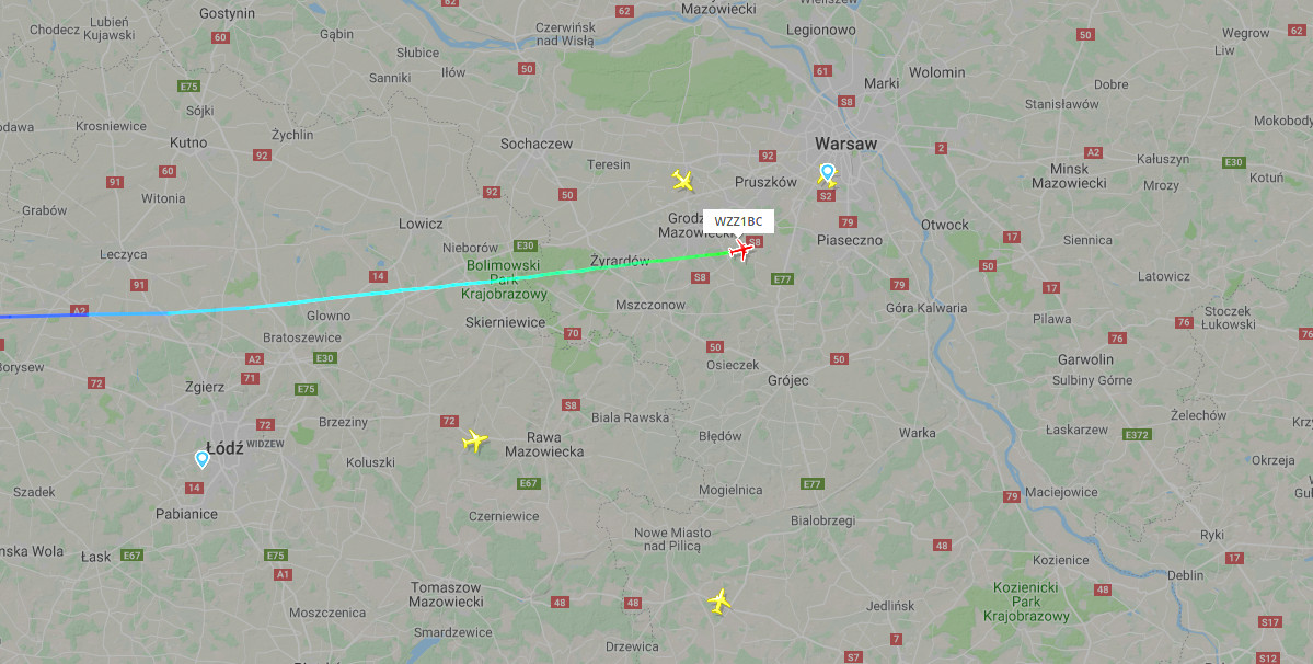 Samolot Wizzair nad Żyrardowem.jpg