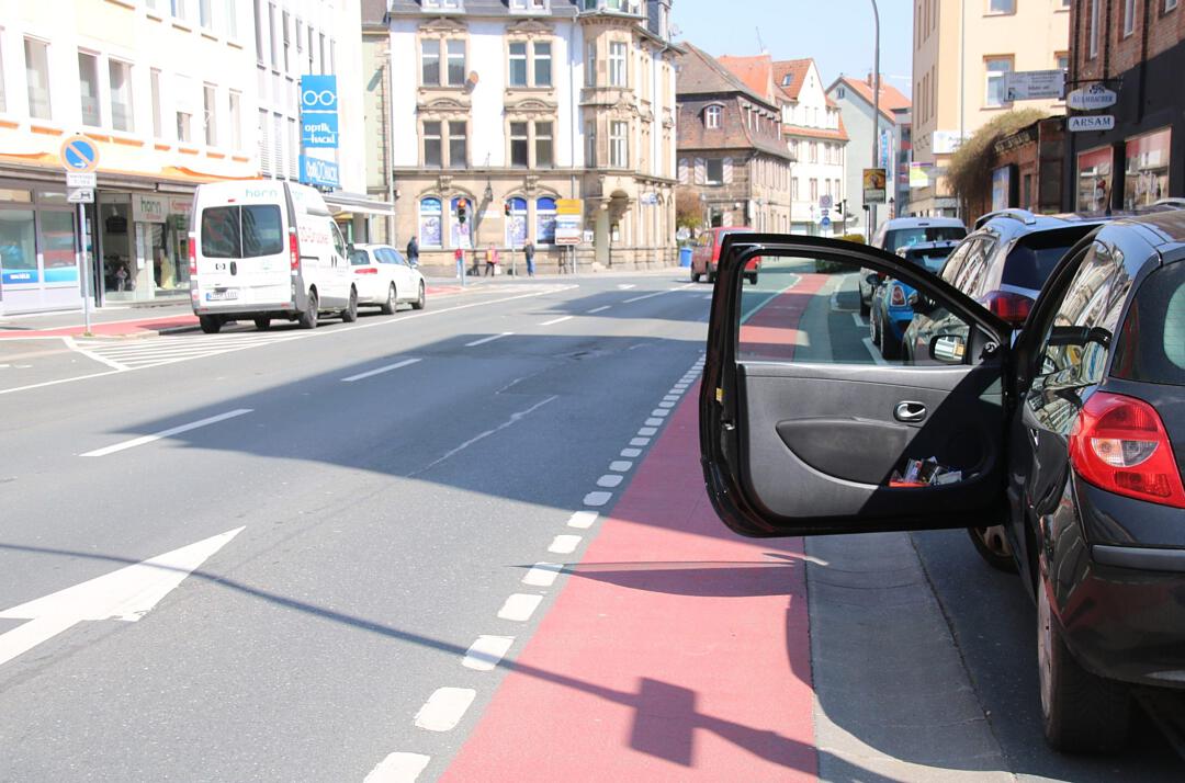 Parkingi po bokach -problem.jpg