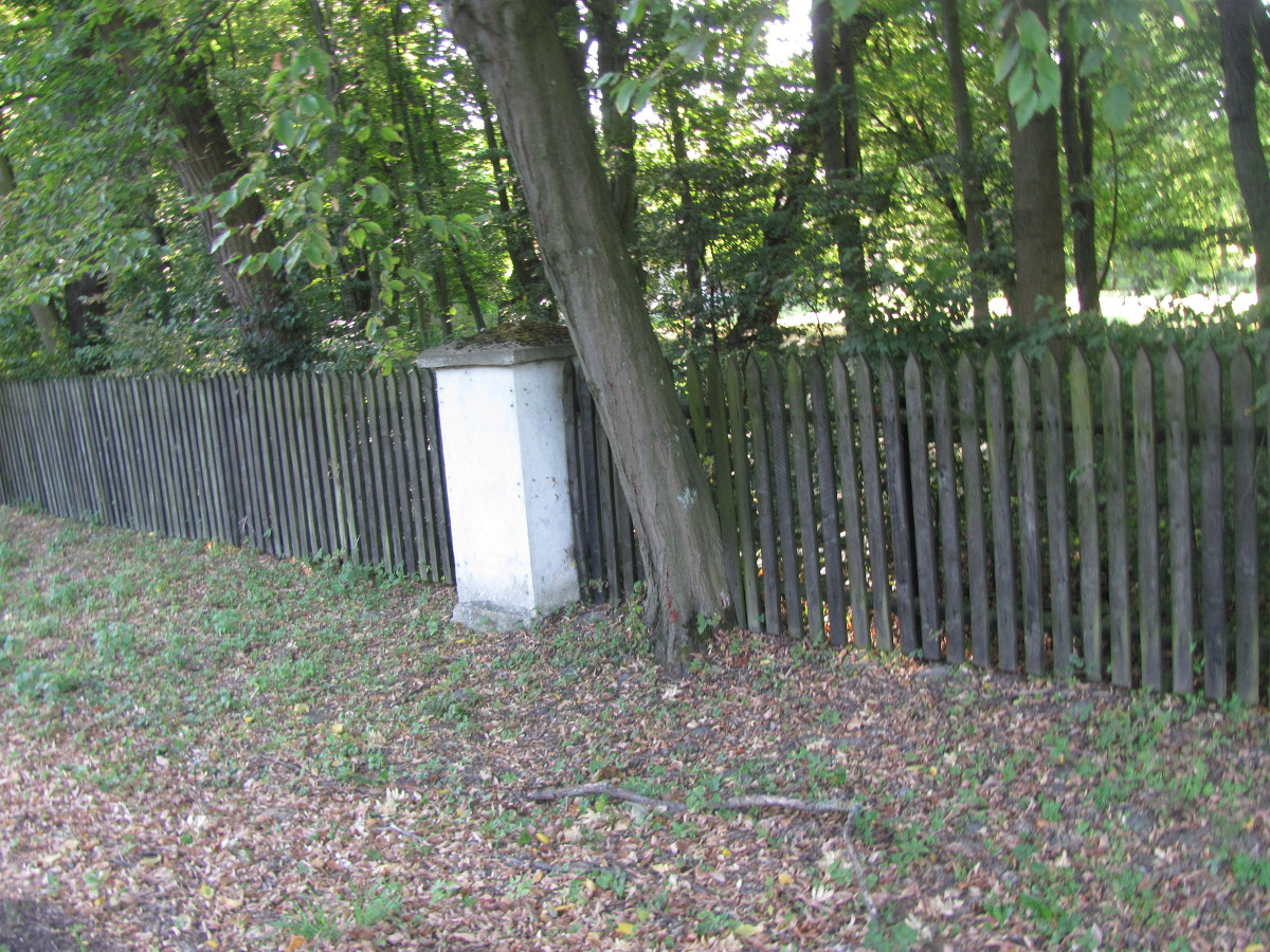 Dwór w Sokulu Ranczo ogrodzenie 1.JPG