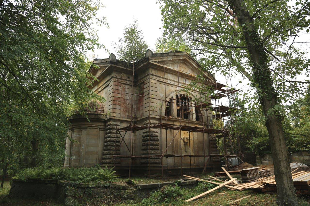 Rewitalizowany grobowiec rodziny Dittrichów w Krasnej Lipie.jpg