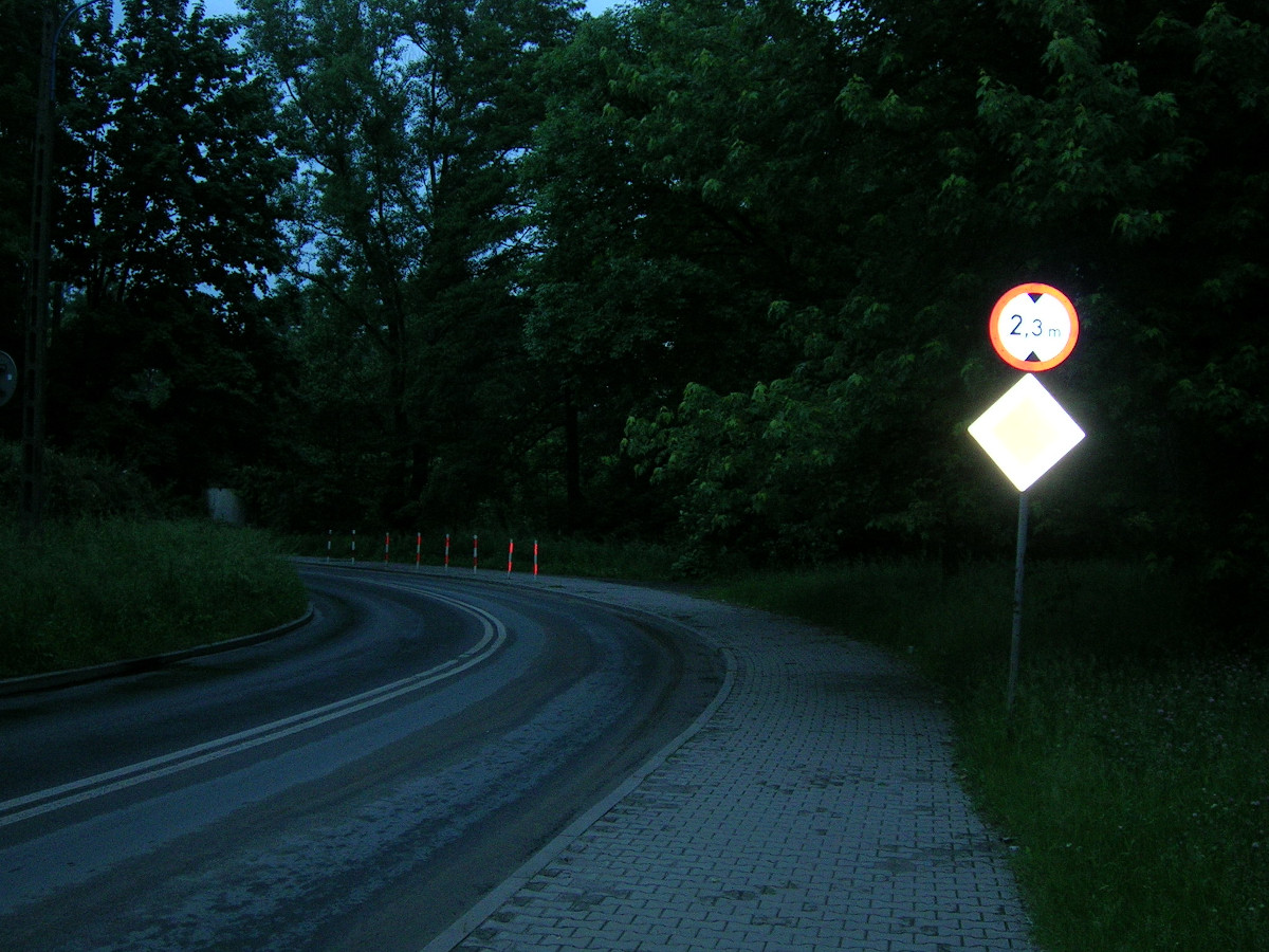 Mały tunel dawne oznaczenie 2,3 metra.JPG