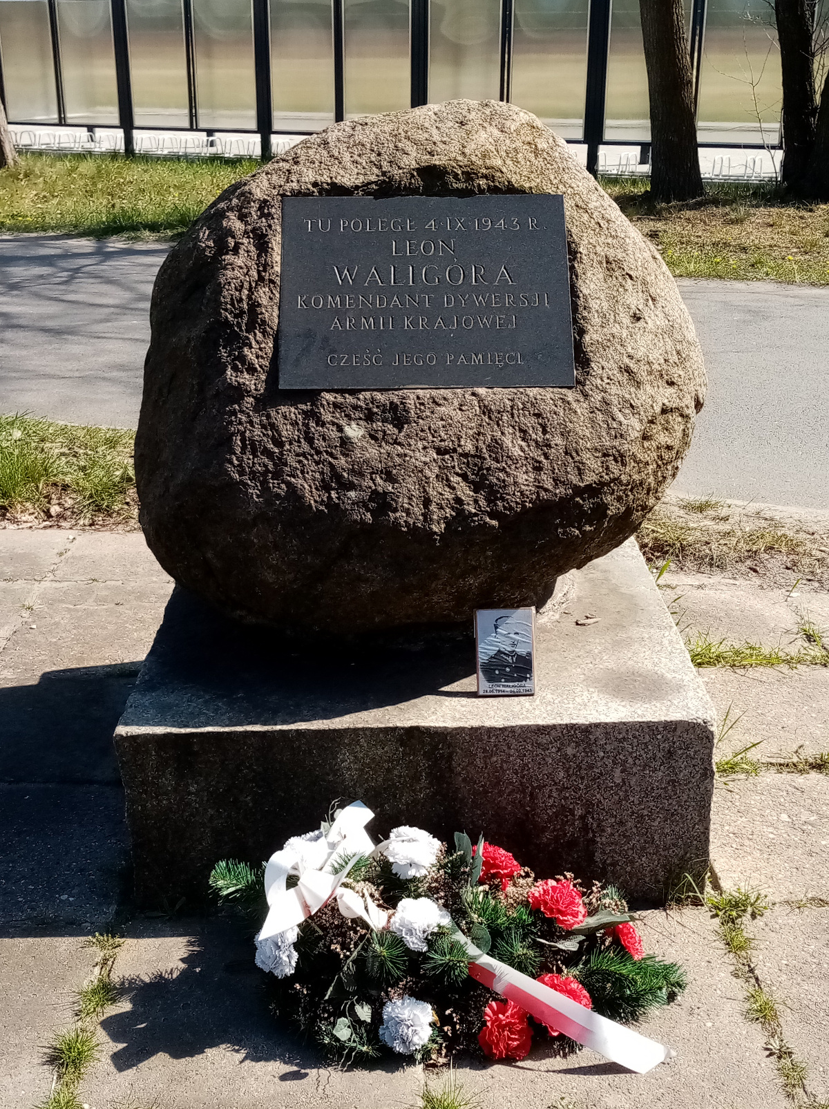 Leon Waligóra tablica.jpg