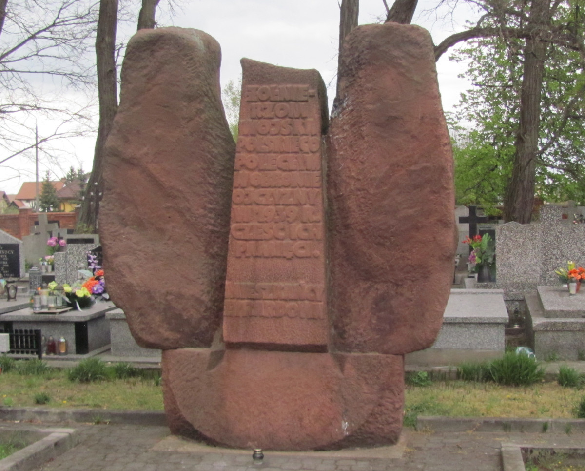 Pomnik poległych w 1939 roku cmentarz żyrardowski.JPG