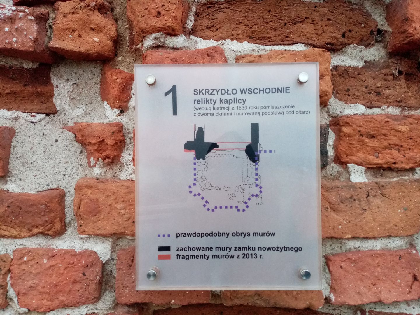 1_1 skrzydło wschodnie - kapica - tablica.jpg