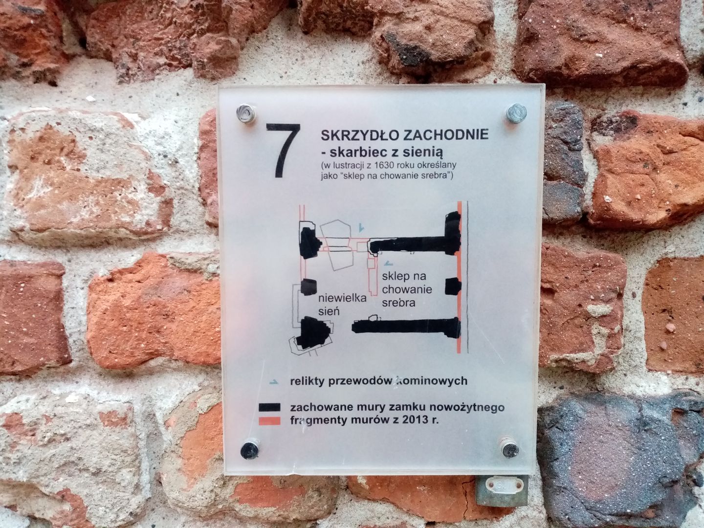 7 - skarbiec z sienią - tabliczka.jpg
