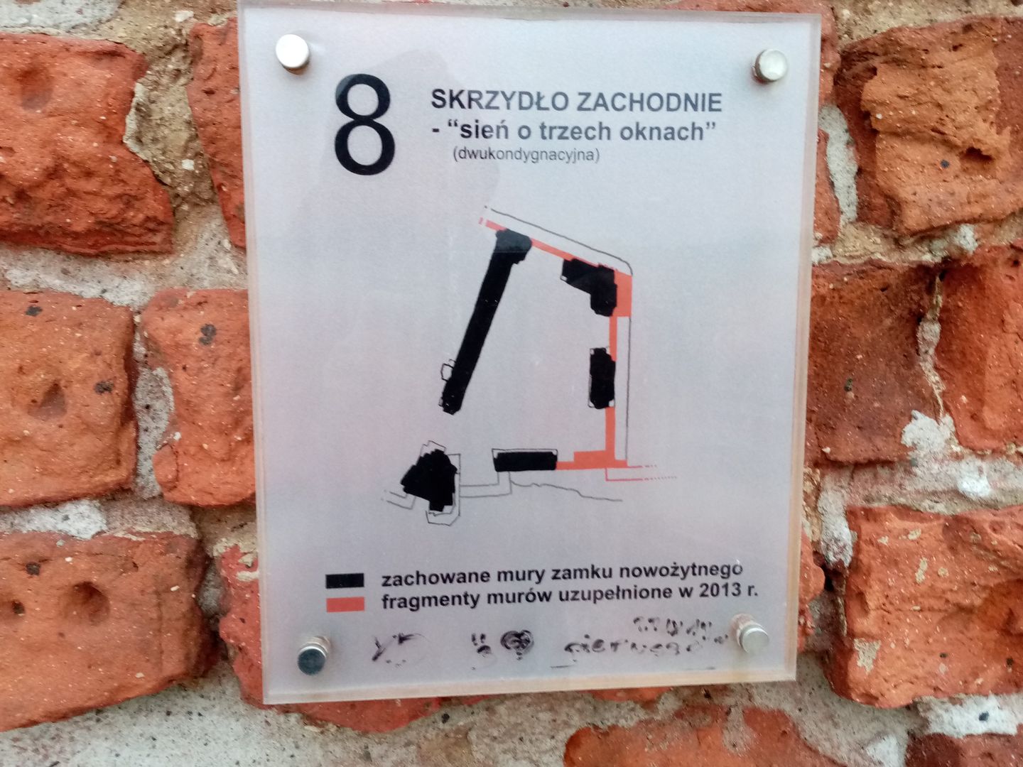 8_1-skrzydło zachodnie tablica.jpg