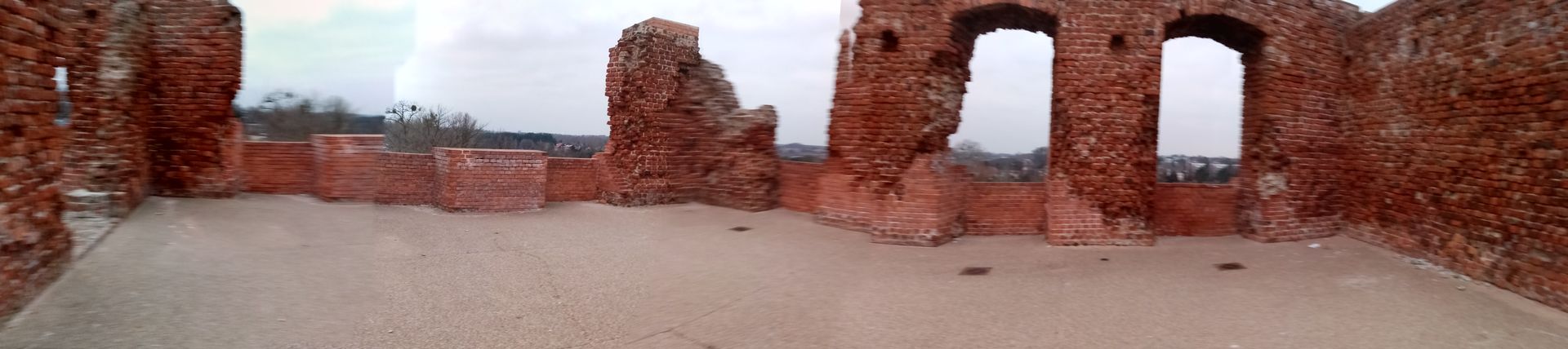 9_1 panorama ze środka ruin.jpg