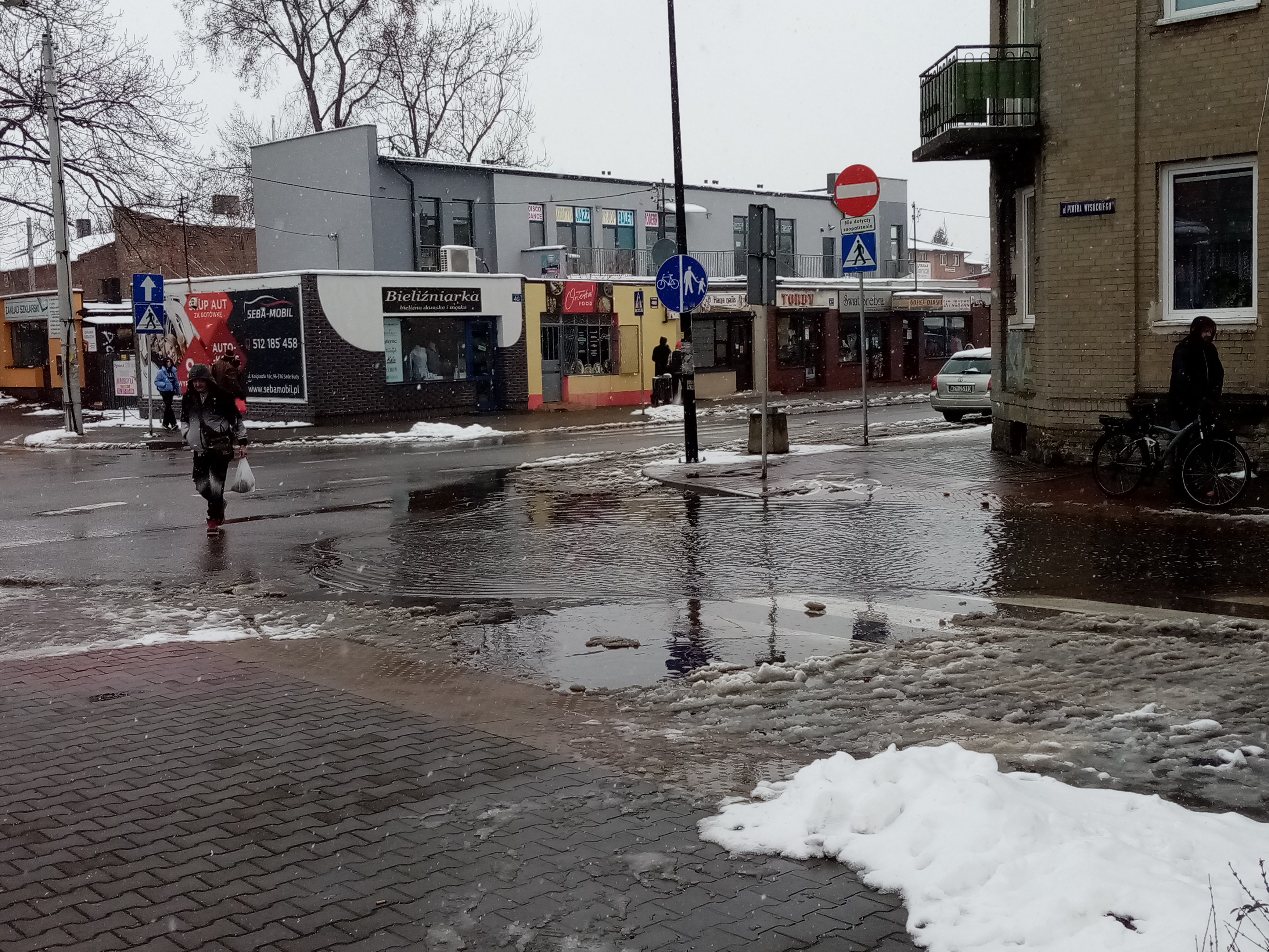 Zalana Ulica przy Rynku Żyrardów.jpg