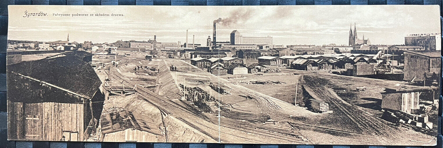 Podwórze ze składem drzewa.jpg