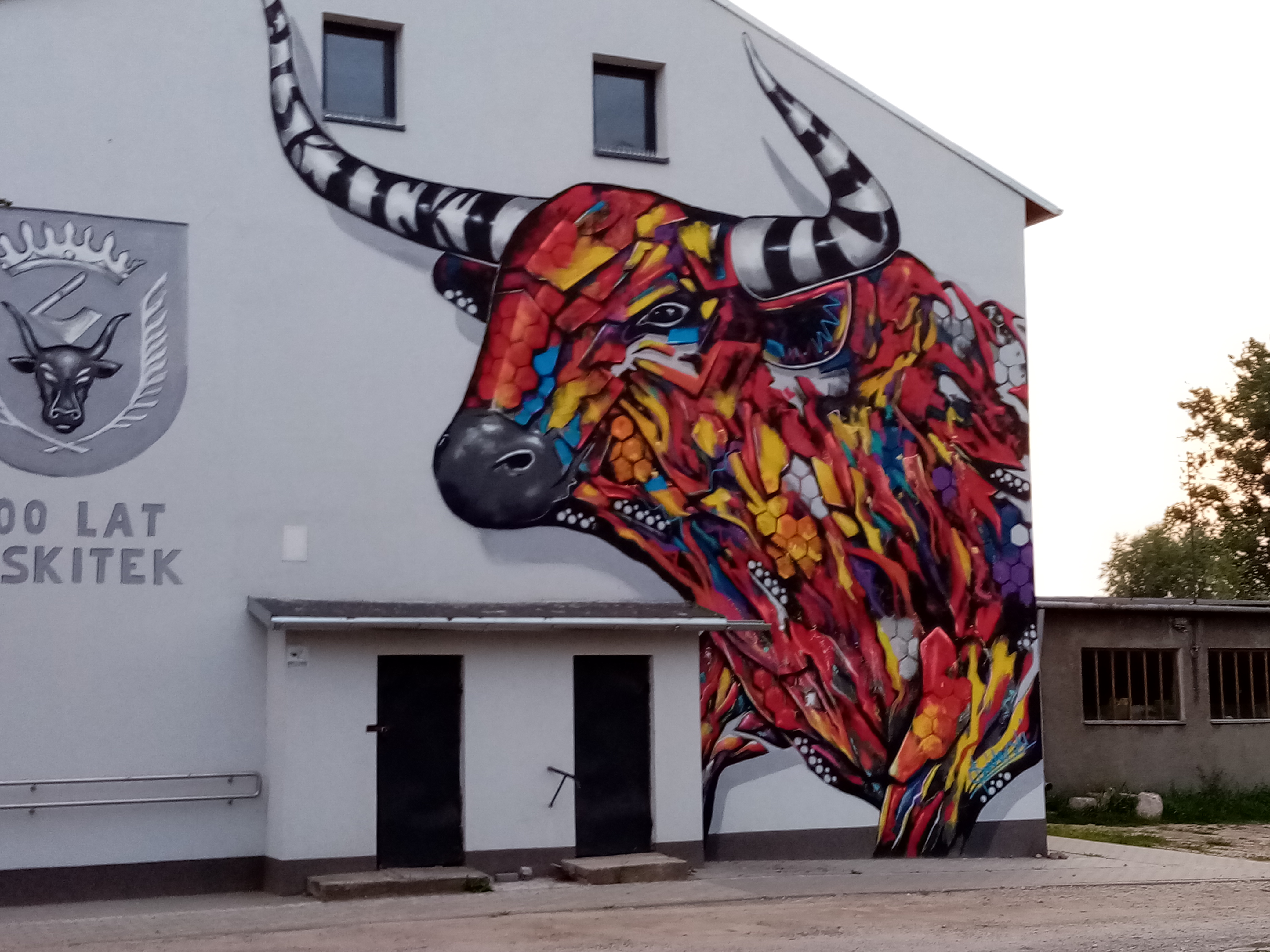 Mural Wiskitki Tur z bliska.jpg