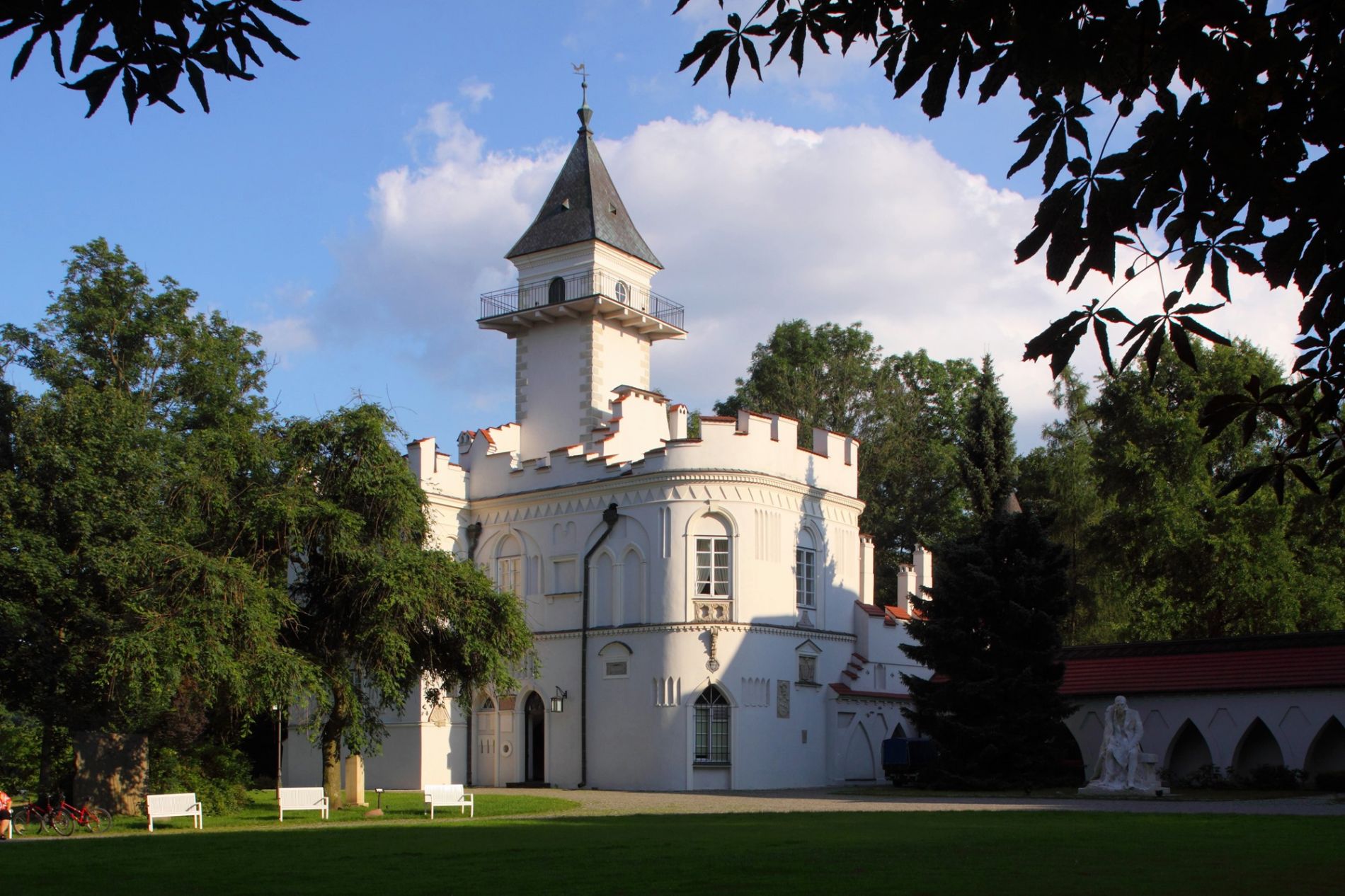 Zameczek radziejowice dziś.jpg