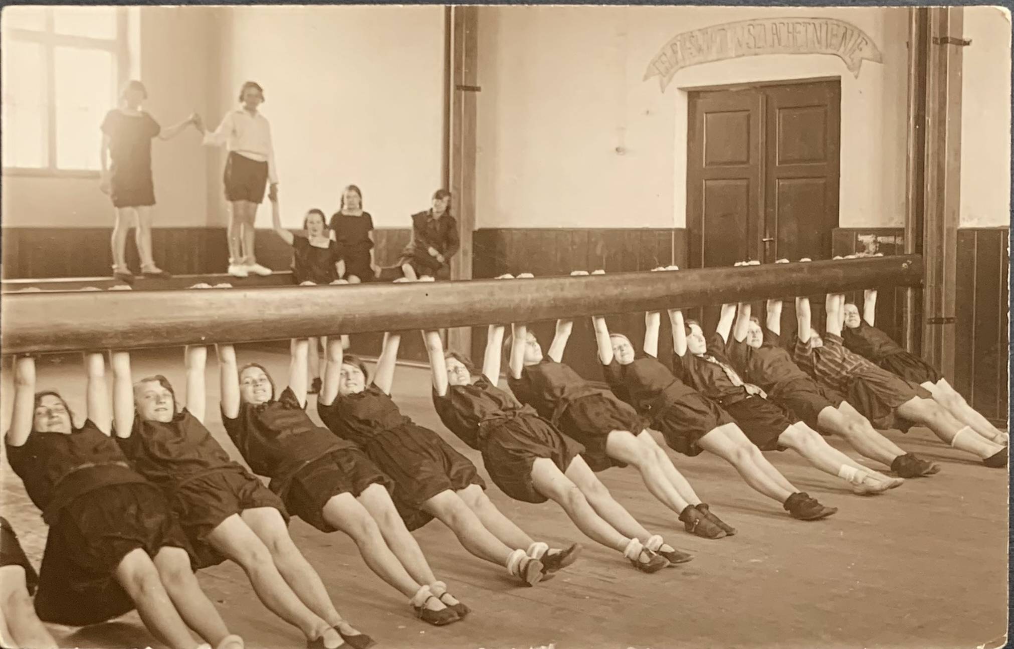 Sala gimnastyczna Szkoła Staszica.jpg