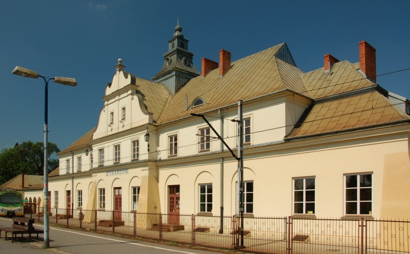 Odnowiony dworzec Żyrardów.jpg