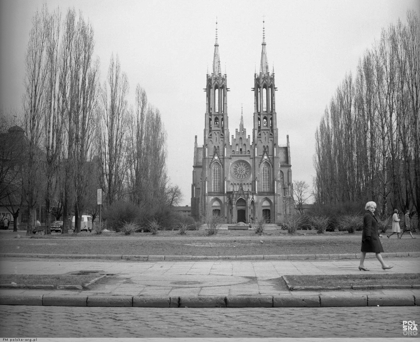 Kosciol_Matki_Bozej_Pocieszenia lata 60-te.jpg