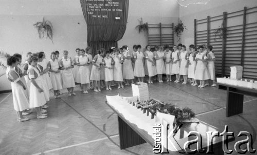 Czepkowanie uczennic.jpg