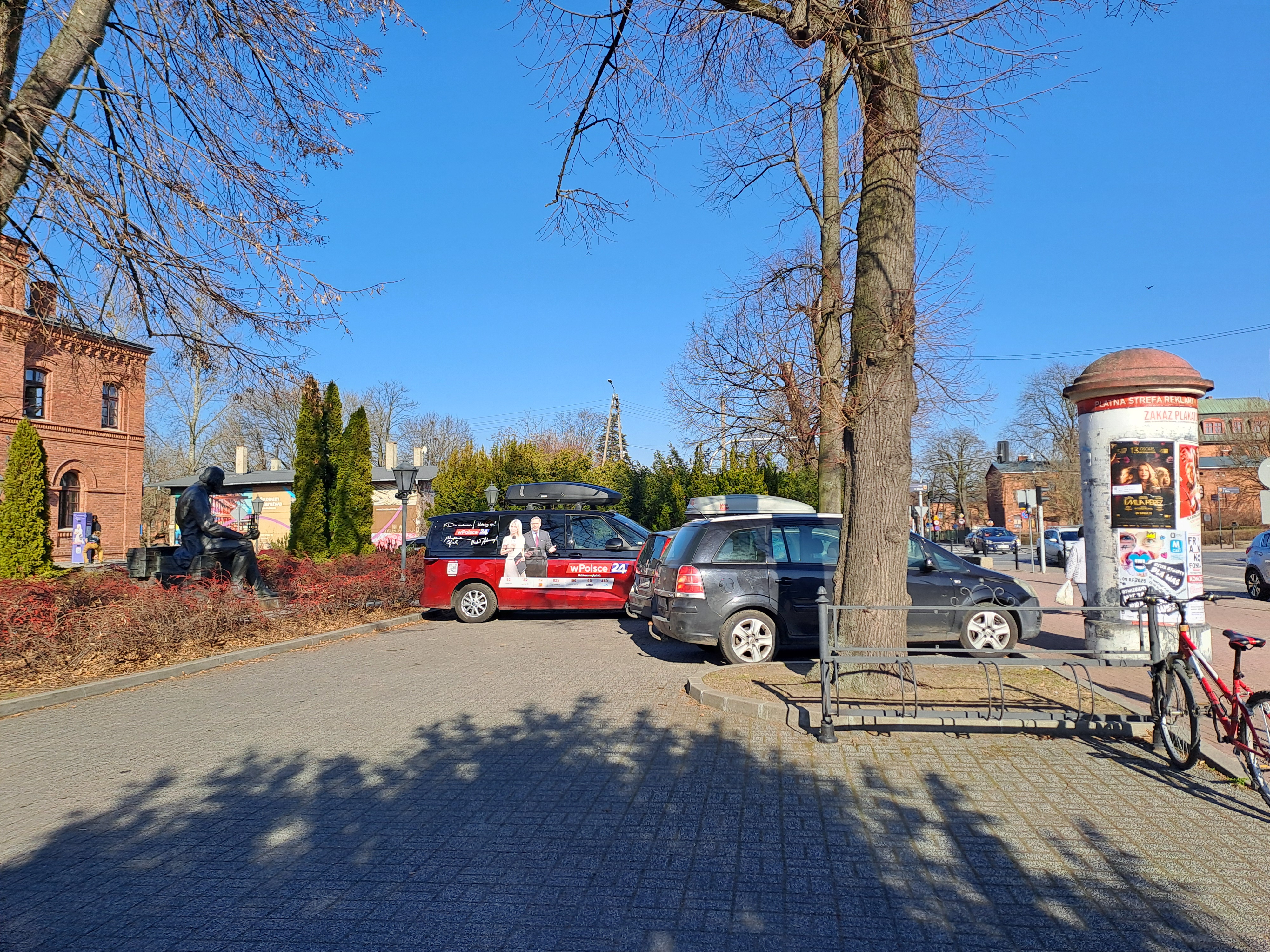 Telewizja przy Resursie.jpg