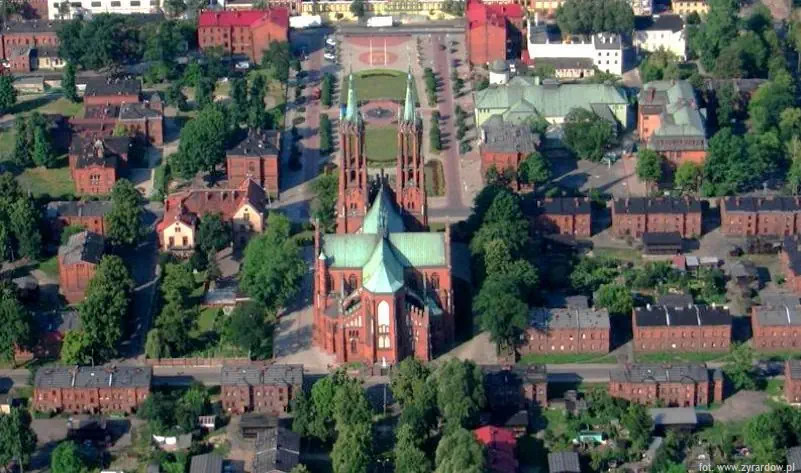 Widok na plac główny z drona.jpg