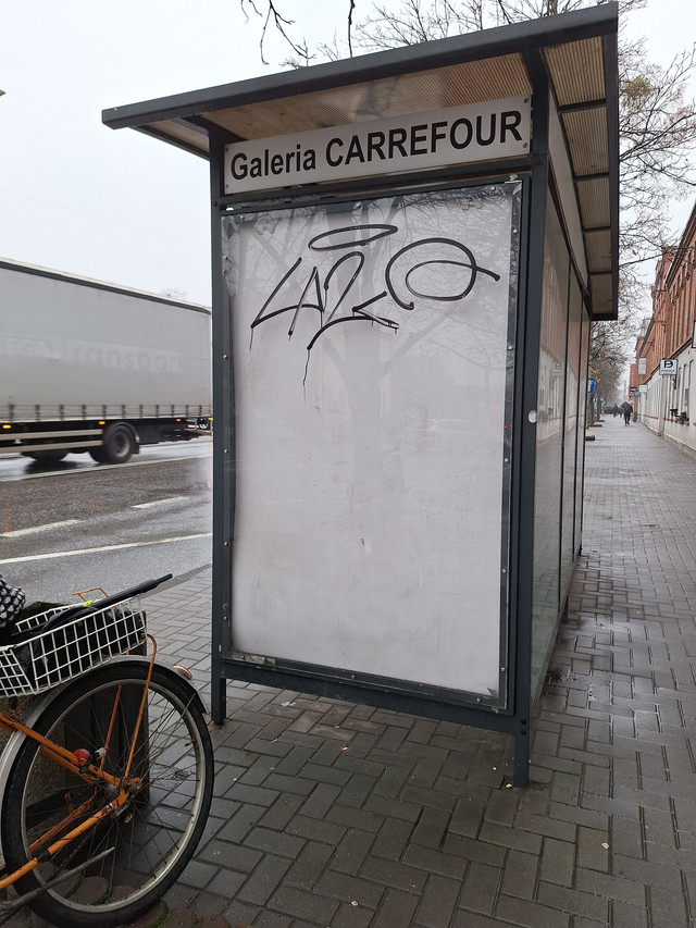 Mazaj na przystanku Galeria Carrefour.jpg