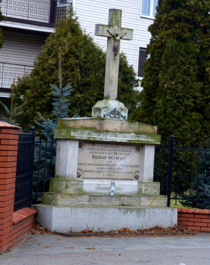 Pomnik Krzywousty Sochaczew.png